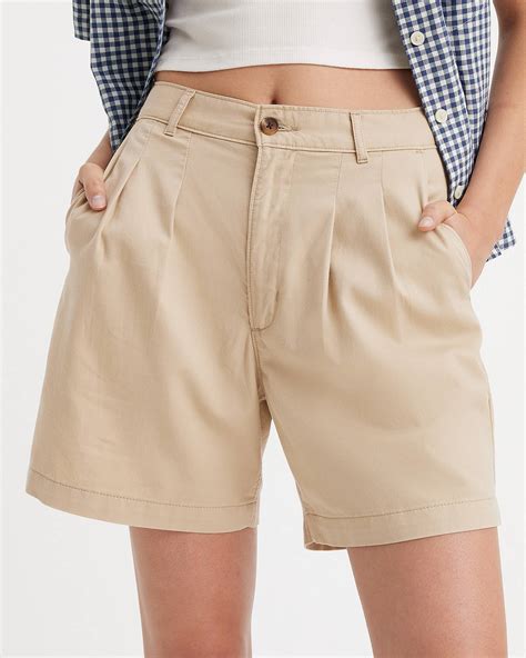 Pleated Women's Trouser Shorts - Tan | Levi's® US