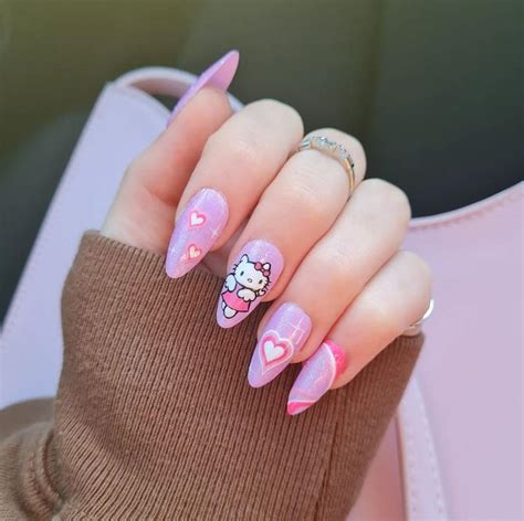 Hello Kitty Nail Art