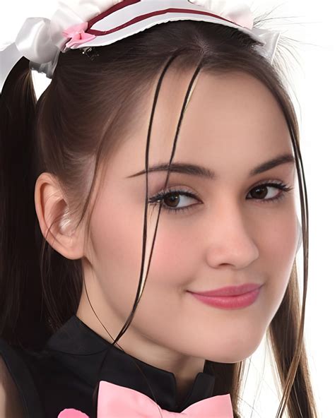 Sonya Blaze (Model) Wiki, Age, Net Worth, Husband, Family, Videos & Photos