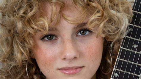 Grace Bowers, 17-year-old guitar virtuoso, wins famous fans