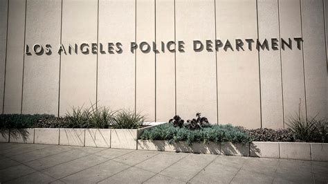 LAPD Officer Accused of Sharing Nude Photos of Wife with Other Cops - TrendRadars