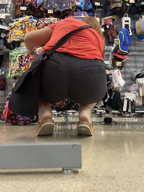 Some public squatting shots from the past couple days (oc) - Spandex, Leggings & Yoga Pants - Forum