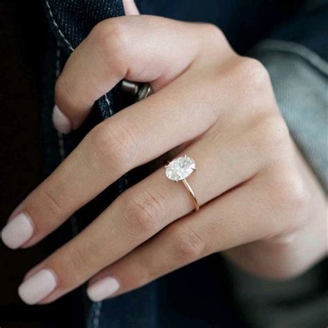 Oval Solitaire Engagement Rings