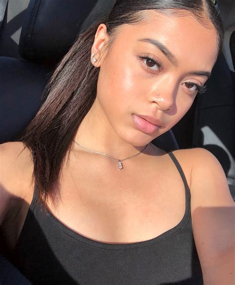 pintrest//babylaaa🖤 | Light skin girls, Baddie hairstyles, Hair styles