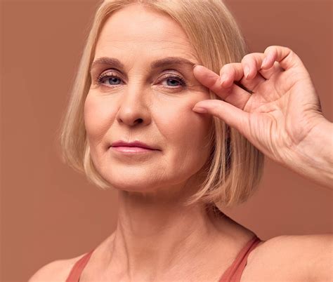 Как разгладить мимические морщины: эффективные методы и советы | Черный ...