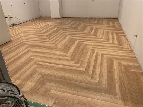 Modern Hardwood Flooring Trends 2025 (Updated) | Zelta