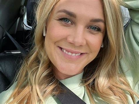 Frühstücksfernsehen: Alina Merkau verzaubert Fans im Minirock | Express