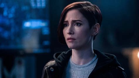Supergirl's Chyler Leigh Is Suiting Up for the Season 5 Finale: 'You Do ...