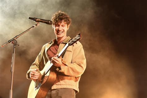 Shawn Mendes’ Chicago concert reignited the retired fangirl in me