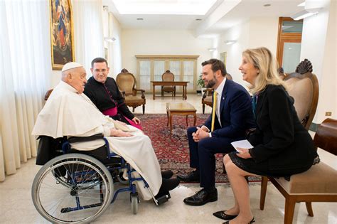 El papa se reúne con JD Vance tras sus críticas al gobierno de Trump - The New York Times