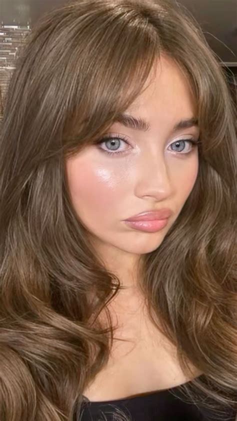 Sabrina Carpenter brown hair in 2025 | Sabrina carpenter style, Hair ...
