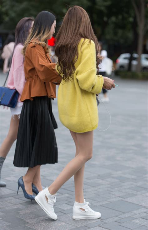 Selected Street Shots - Sisters with Sexy Legs - V2PH