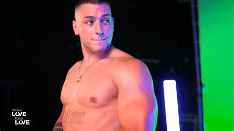 Make Love, Fake Love: Gemeinsam in der Badewanne - fällt Yeliz Koc auf Max rein?