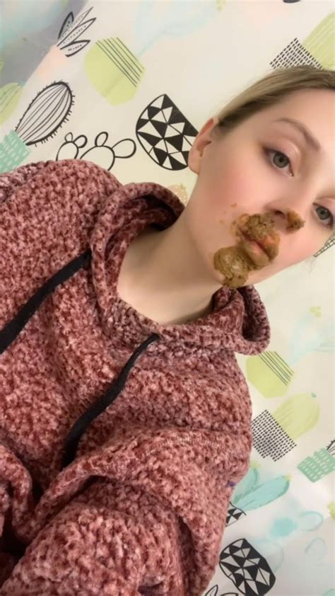 Beautiful smeared shit on my face : r/Girlspoopandfart