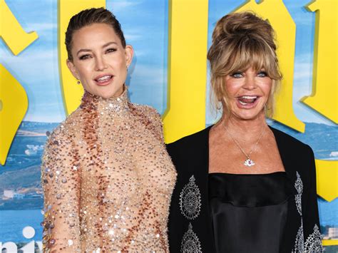 Kate Hudson & Goldie Hawn Dazzle at 'Glass Onion' Premiere: Photos