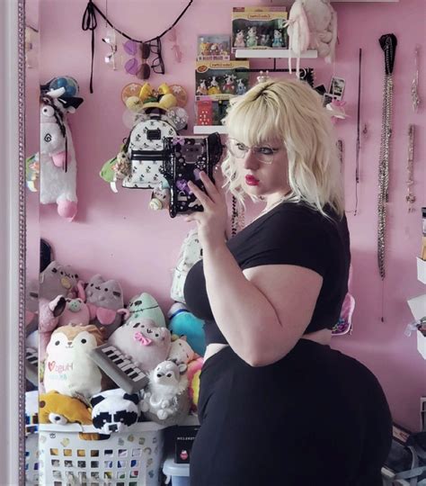 alternative plus size fashion inspo | Curvy goth, Hips and curves, Chubby girl