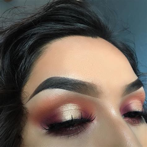 Pink and gold halo cut crease IG: @vmariexoxo_ | Smokey eye makeup, Eye ...