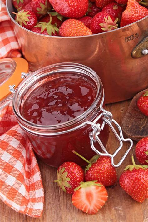Quick & Sweet Pioneer Woman Strawberry Freezer Jam Recipe - Worth Pinning