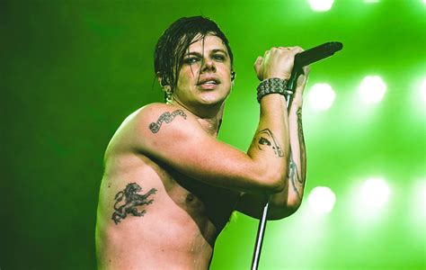 Yungblud cancels all remaining 2025 dates on doctor's orders: "My heart ...