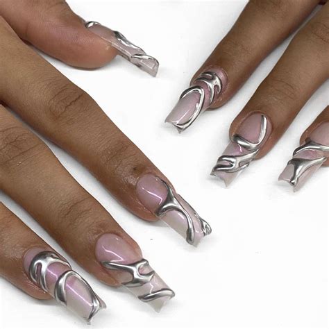 22 Silver Chrome Nail Ideas for a Futuristic Manicure