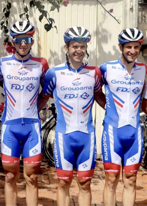 Guys In Speedos Speedo Boys In 2019 Guys In Speedos