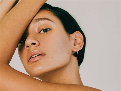 A Doctor's Guide To Skin Purging: The Dos & Don’ts | Vogue