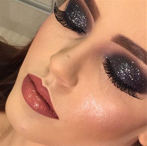 Black glitter eyeshadow | Red glitter eyeshadow, Glitter eyeshadow ...