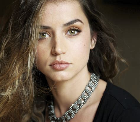 Cubana Ana de Armas integra el reparto de la nueva cinta de James Bond - OnCubaNews