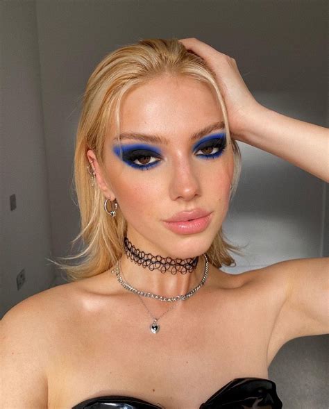 Pin by Jill Combrinck on Quick Saves | Glam rock makeup, Rock makeup ...