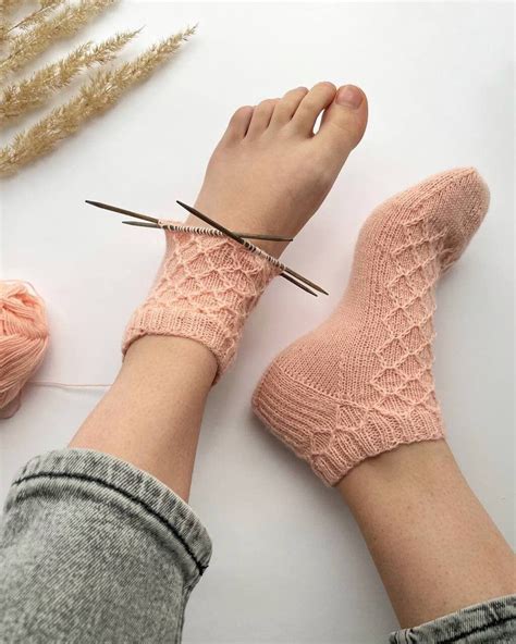 Easy knitting patternsKnitted socksAnkle socksEasy knit socksSocks ...