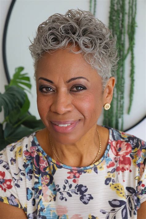 Short Hairstyles For Thick Hair Las Over 60 Year Old Woman - Infoupdate.org