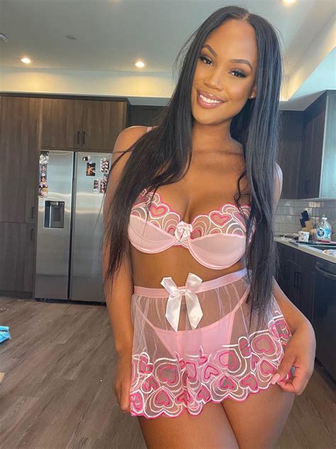 August Sky : r/ModelsGoneMild