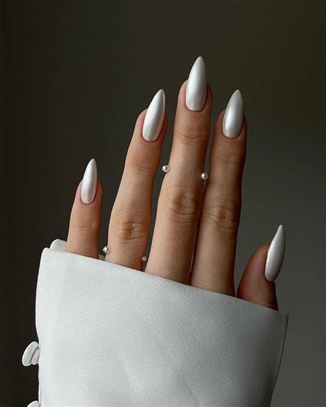 42+ Classy White Almond Nail Ideas (2024) - DrExplains