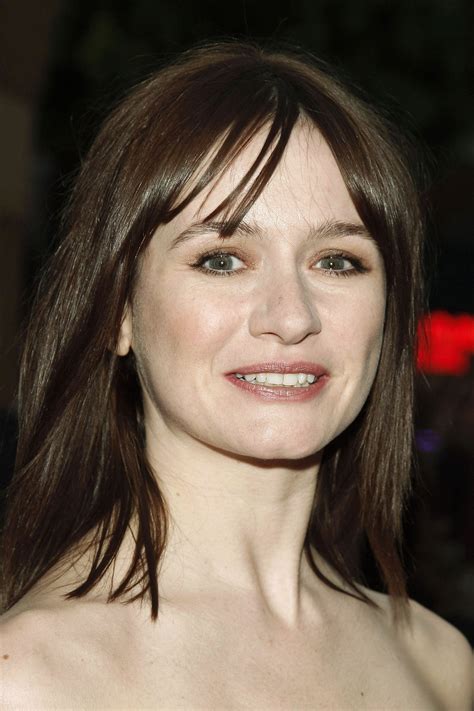 艾米丽·莫蒂默 (Emily Mortimer) 高清图、社媒、资料大全 - 明星谁是谁