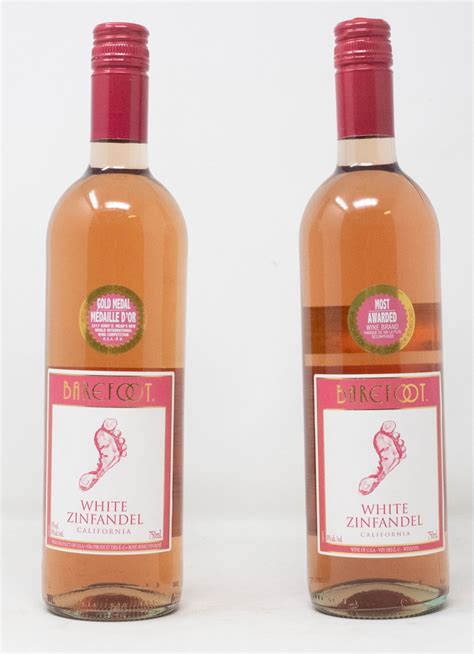 2 BOTTLES OF BAREFOOT WHITE ZINFANDEL