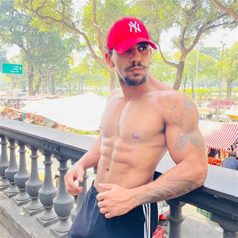 Ex-ator de filmes pornôs abandona indústria adulta para perseguir sonho no bodybuilding | Jornal ...