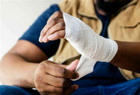 Workplace injuries: Why immigrants take longer to recover