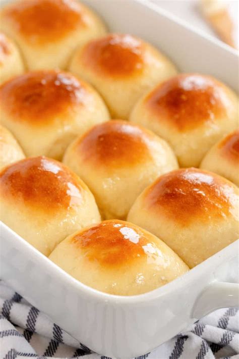 30 Minute Dinner Rolls - Kylee Cooks