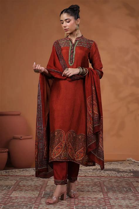 10 Timeless Traditional Attires of India | Indian Ethnic Outfits ...