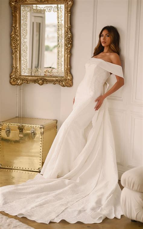 Sophisticated Fit-and-Flare Wedding Dress with Detachable Bow