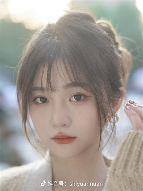 Pin by na. xald on Girl aesthetic | Bangs with medium hair, Short hair ...