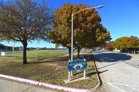 Denton Mack Park visitors report naked man in public bathroom | Crime ...