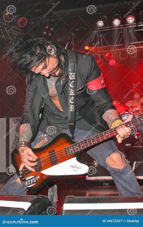Motley Crue, Nikki Sixx fotografia editoriale. Immagine di bianco - 34672337