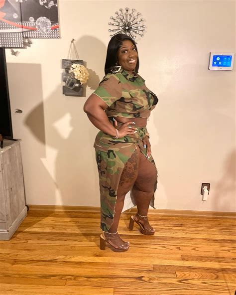 The real Chelesosothickwitit | It’s a different look #🖤 #💚 #biggirl | Instagram