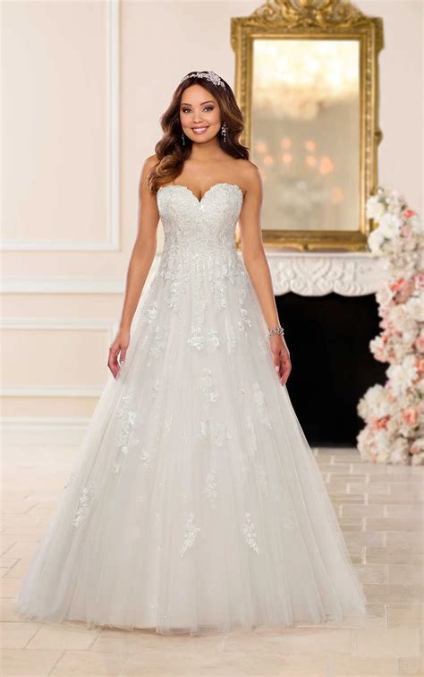 Classic Ballgown-Style Wedding Dress | Stella York Wedding Dresses