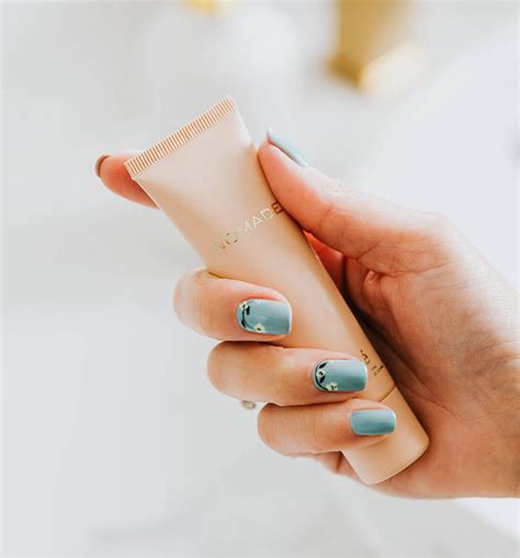 What Is The Traditional First Anniversary Gift? - Bisumir