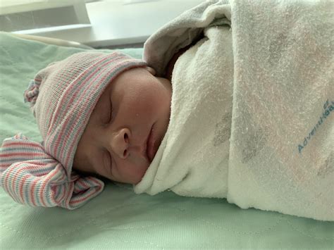 My daughter was born today : r/pics