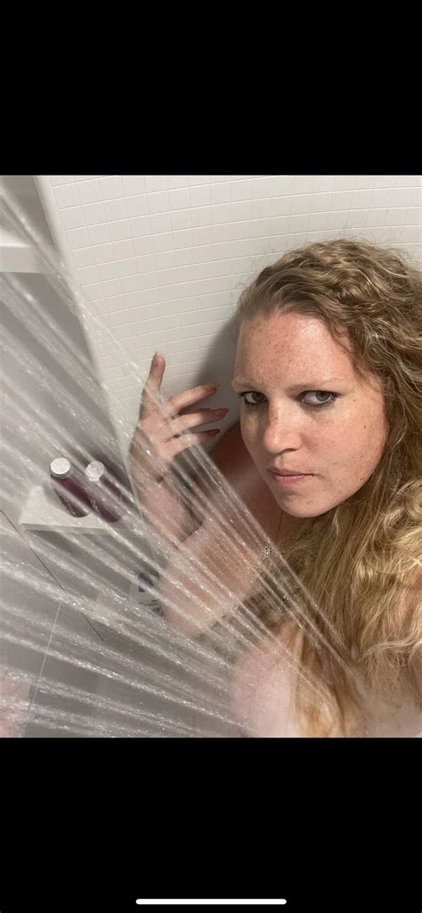 Come help your mother in the shower 😘 : r/GirlsShowering