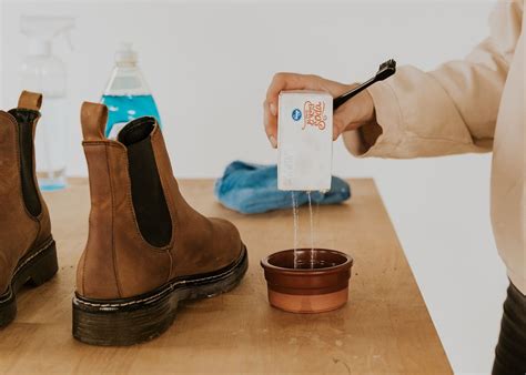 How to Clean Leather Shoes with Household Items - ROOLEE