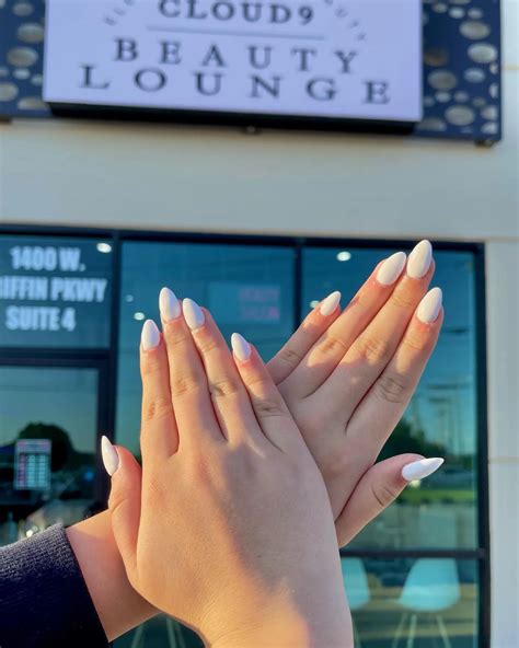 35 Best White Almond Nail Designs Ideas - Trendy Canva